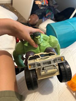 A hook smash car toy