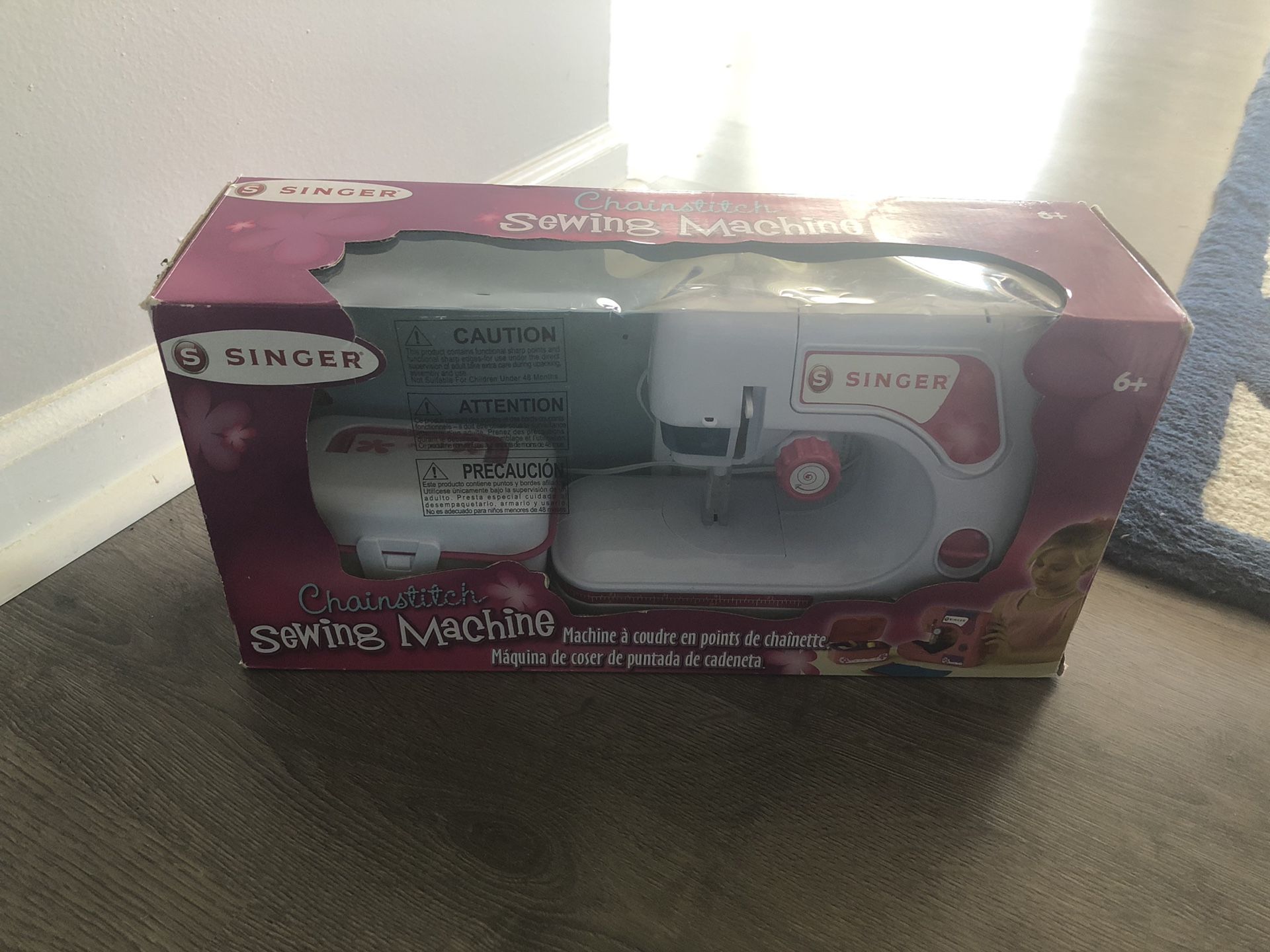 Girls kids Singer sewing machine- pink and white