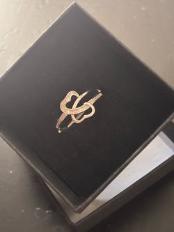 Hermoso anillo zirconias😍