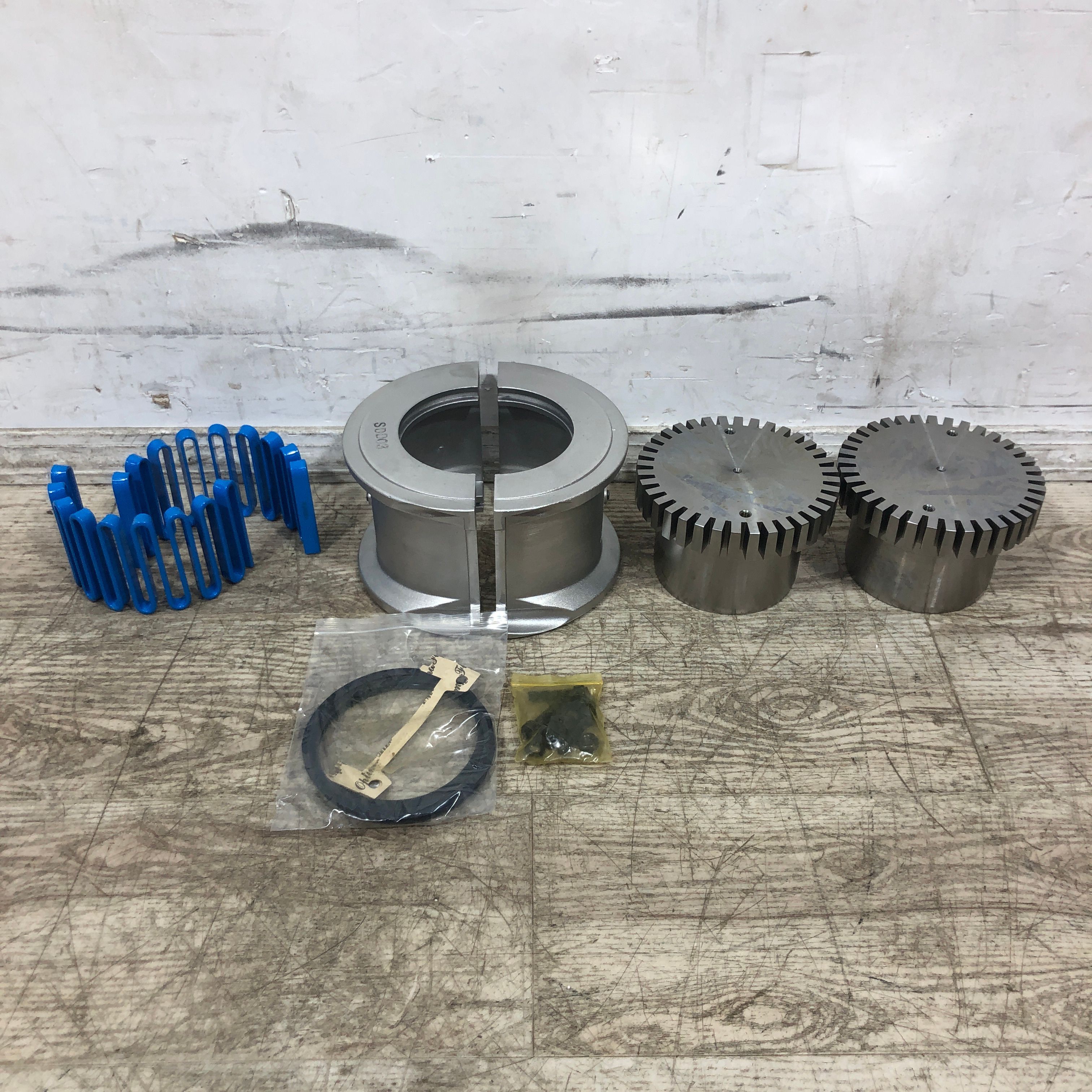 SKF #1100 Grid H Coupling-Incl 2 Covers & 2 Hubs & Mounting Parts-4,21 inch Max 