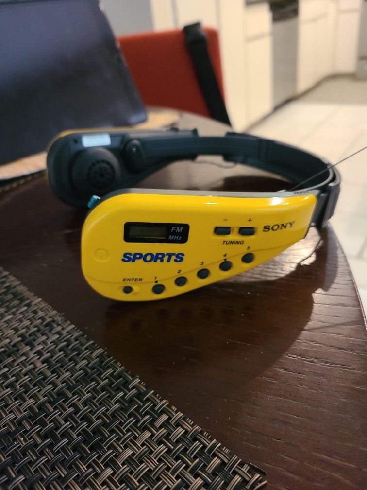 Vintage SONY SPORTS_ FM Radio Headphones