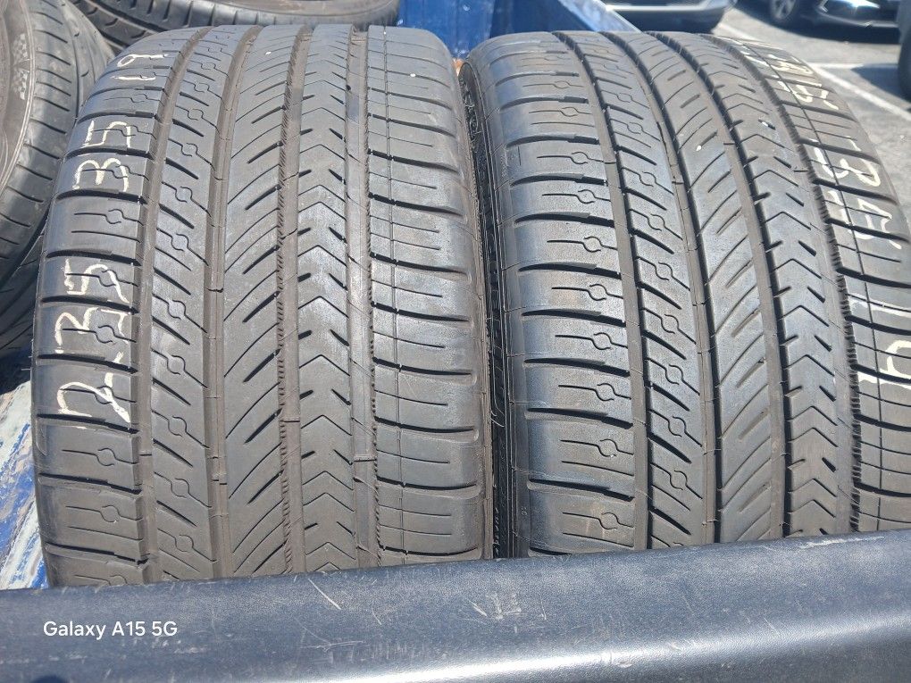 235/35ZR19 Michelin Tires (2)