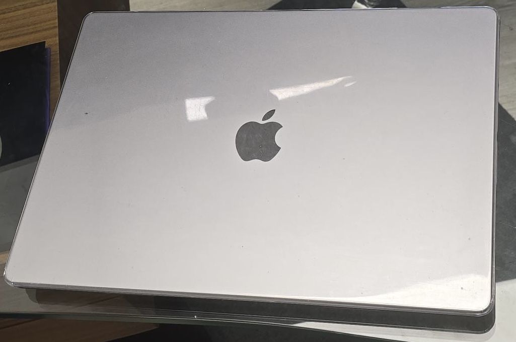 Apple MacBook Pro Model A2485