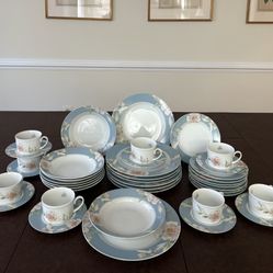 Vintage Finesse Fine China Japan – Service for 8, Blue Floral Dinnerware 40-Piece  Set, Elegant Porcelain Table Setting, Mid-Century Cottage Style 