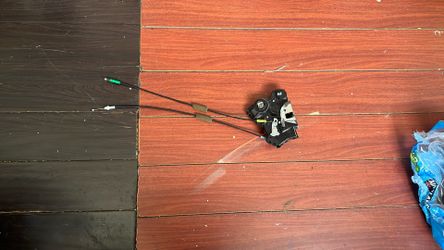 Toyota Camry 2012 Front passenger Side - Door Lock Actuator OEM