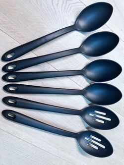 Serving spoons