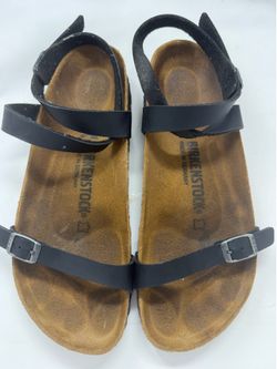 Size 8/8.5 Women.Birkenstock Daloa BLACK leather Strapped Sandals