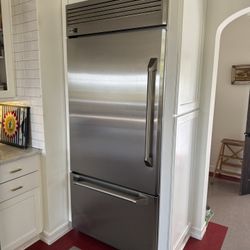 Monogram Refregirator 36inches