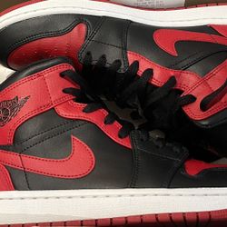 Air Jordan 1 Mid “Banned” 10.5