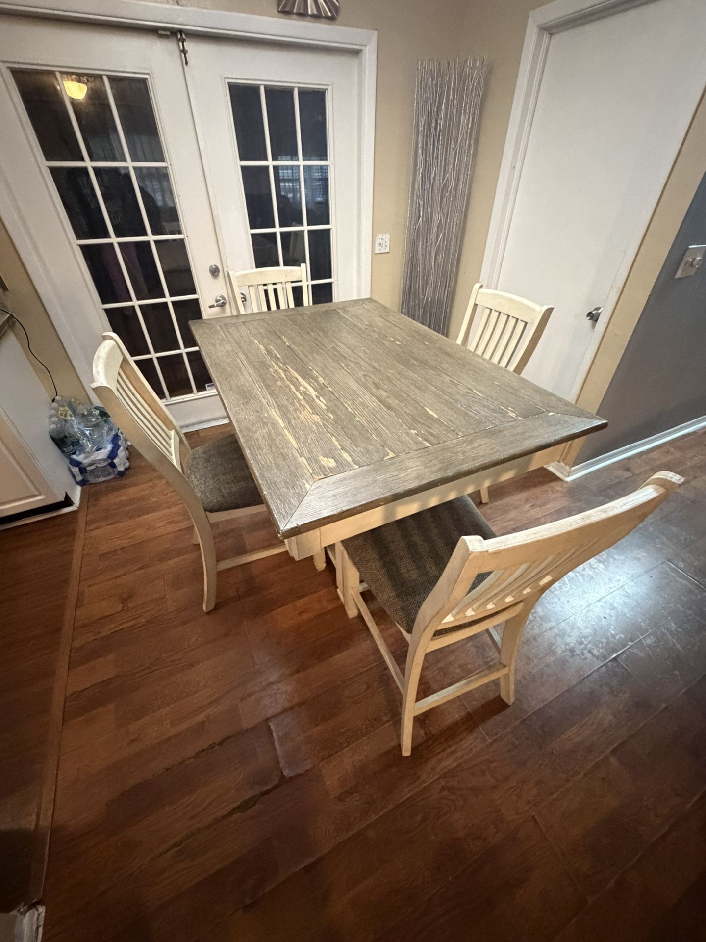 Farmhouse Style Dining Table With 4 Chairs