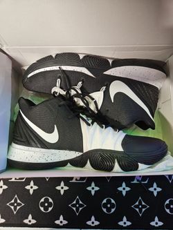 Mens Size 13   Kyrie 5 Team Black And White