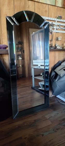 Queen Ann Styled Beveled Glass Mirror