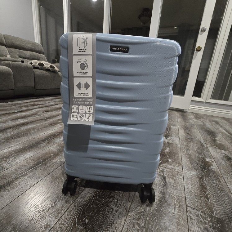 Ricardo Bevery Hills Carry On 20" Luggage