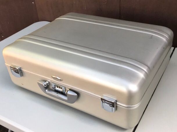 Zero Halliburton case aluminum great for camera electronics instruments equipment