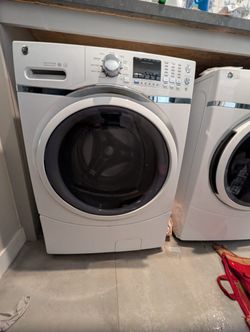GE front load large  4.5 cu ft washer
