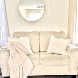 Beige Loveseat – Clean, Cozy & Neutral (Deep Cleaned)