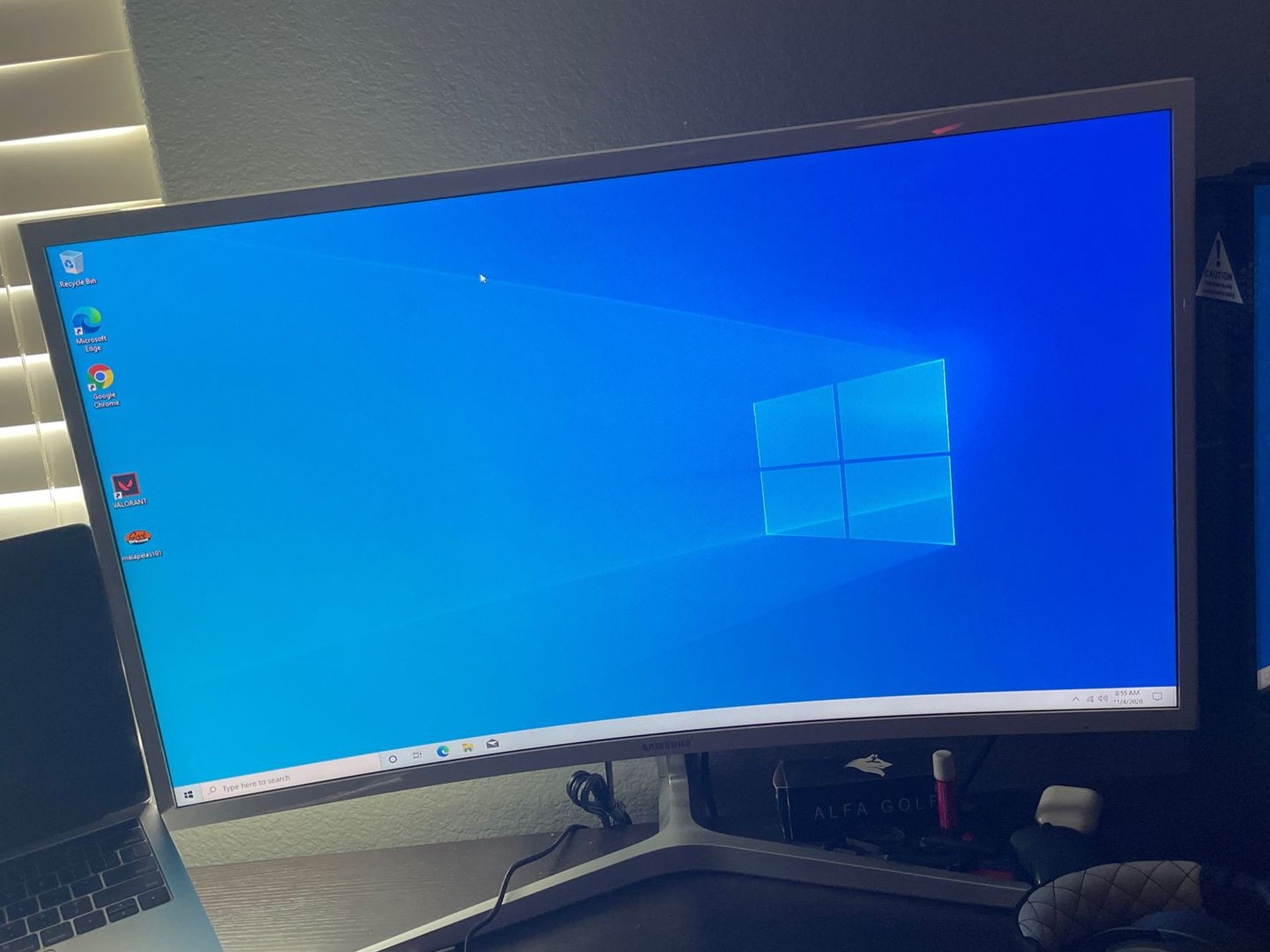 Samsung 32in ultra wide curved monitor, in perfect condition