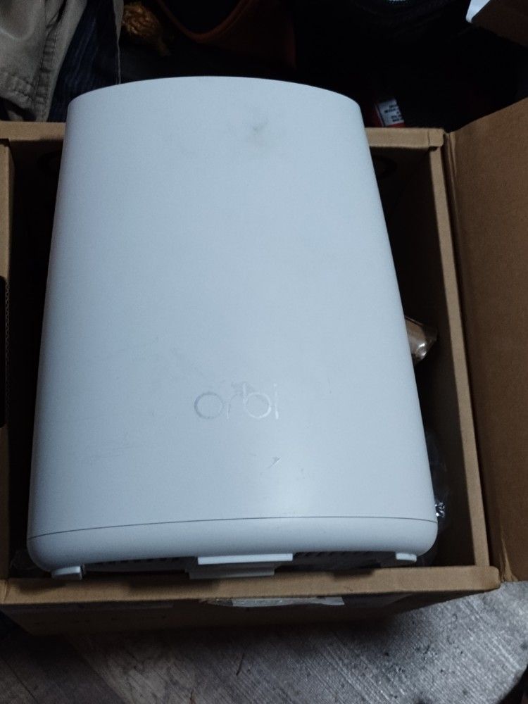 NETGEAR Orbi Tri-band Whole Home Mesh WiFi System with Wall Plugs (RBK33)