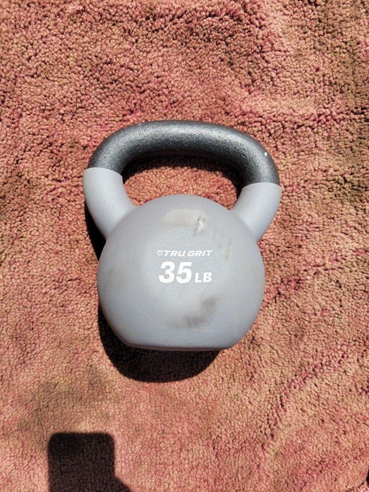 SINGLE 35LB RUBBER COATED KETTLEBELL HAS METAL HANDLE
7111.S WESTERN WALGREENS
$35 . CASH ONLY