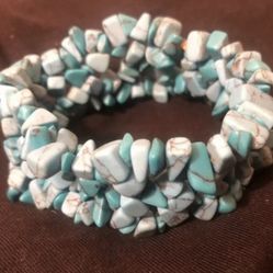 Avon Faux Turquoise Stretch Bracelet 