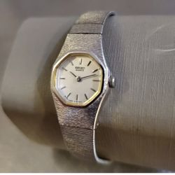Vintage Seiko Watch Women's Silver and Gold Tone Quartz