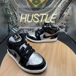 Air Jordan 1 Mid SE “Black Metallic Gold” (PS) Sz 12C