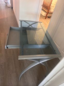 Computer desk
