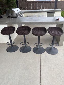 Outdoor bar stools