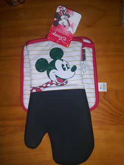 Mickey Mouse Pot Holder and Oversized Oven Mitt Set