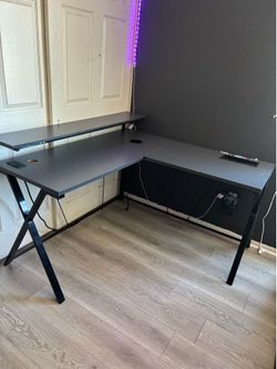 Gaming desk