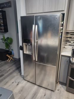 Kenmore Two Doors Refrigerator