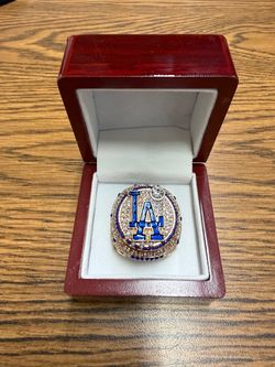 NEW 2025 LOS ANGELES LA DODGERS WORLD SERIES CHAMPIONSHIP RING SHOHEI OHTANI W/ BOX