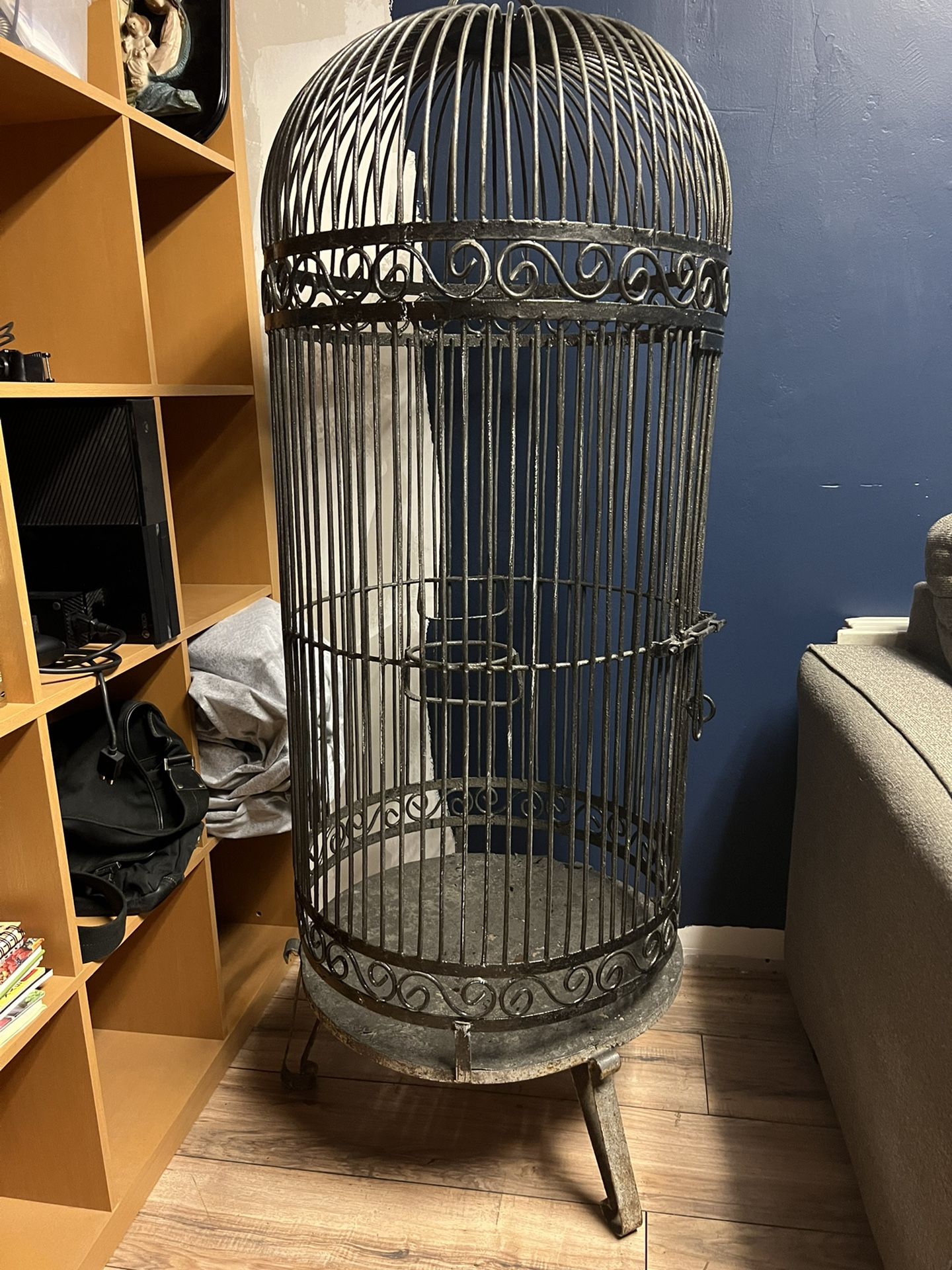 Large Bird Iron Classic Cage  