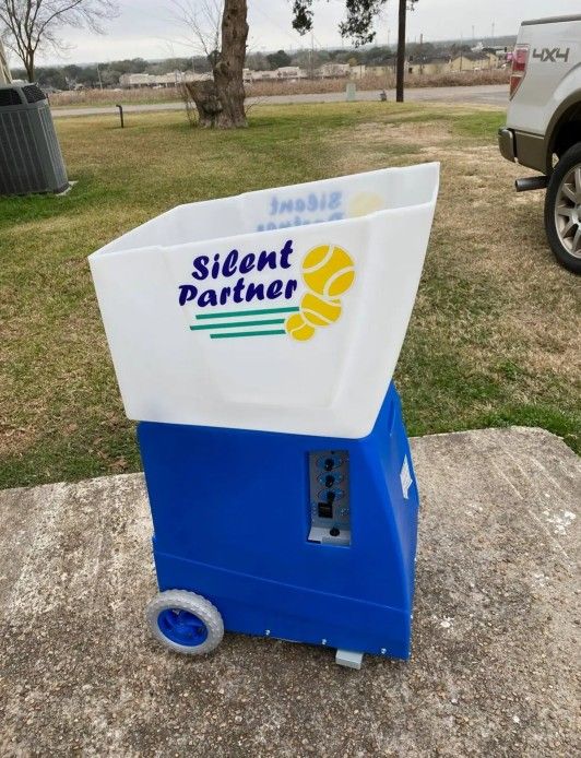 Silent Partner Edge Lite R Tennis Ball Machine
