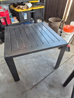 Steel table [ free ]