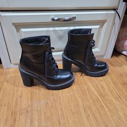 Madden Girl Black Boots 8