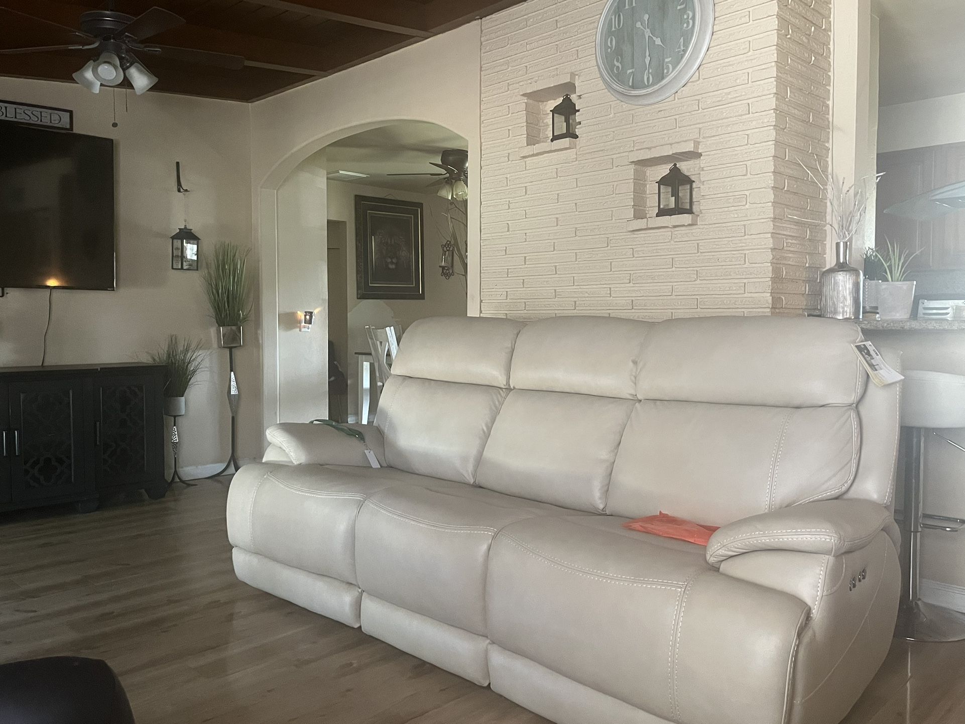 New Reclinable Leather Couch