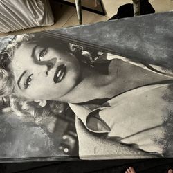 Marilyn Monroe desk 