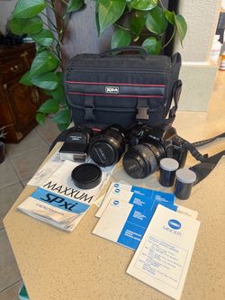 Minolta Maxxum SPxi film camera bundle
