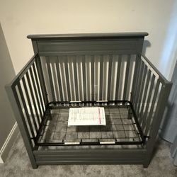 Storkcraft 4 in 1 Mini Crib
