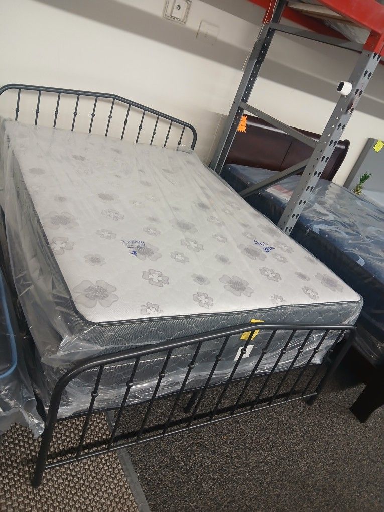 QUEEN MATTRESS AND BOX SPRING 