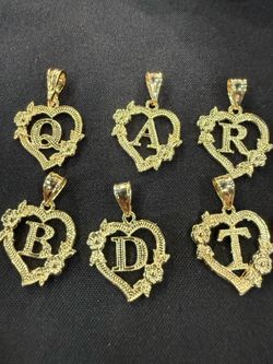 Initial Heart Necklace – 18K Gold Plated