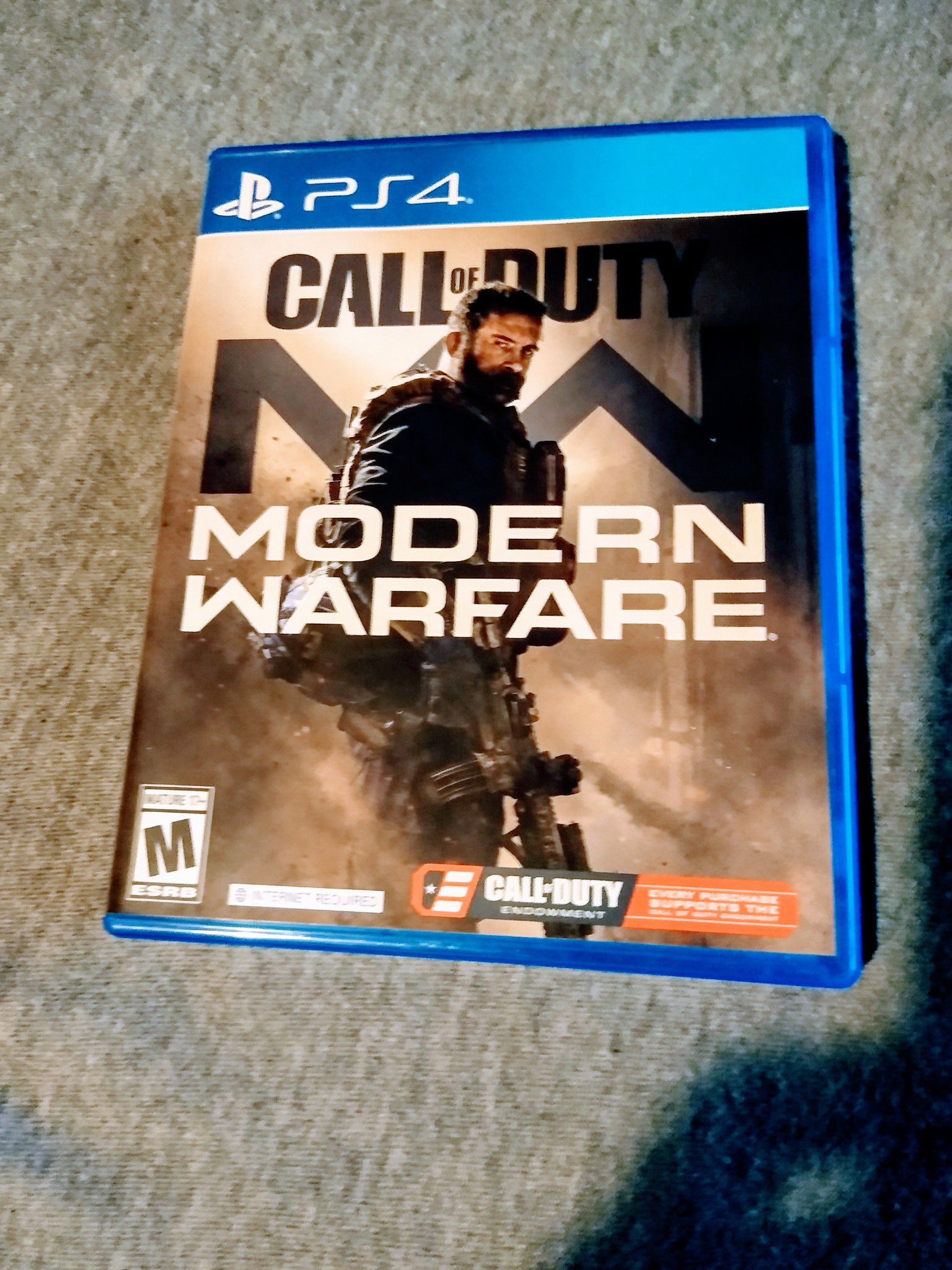 Modern Warfare PlayStation 4 MINT!!