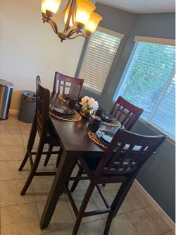 Dining Room table & chairs set
