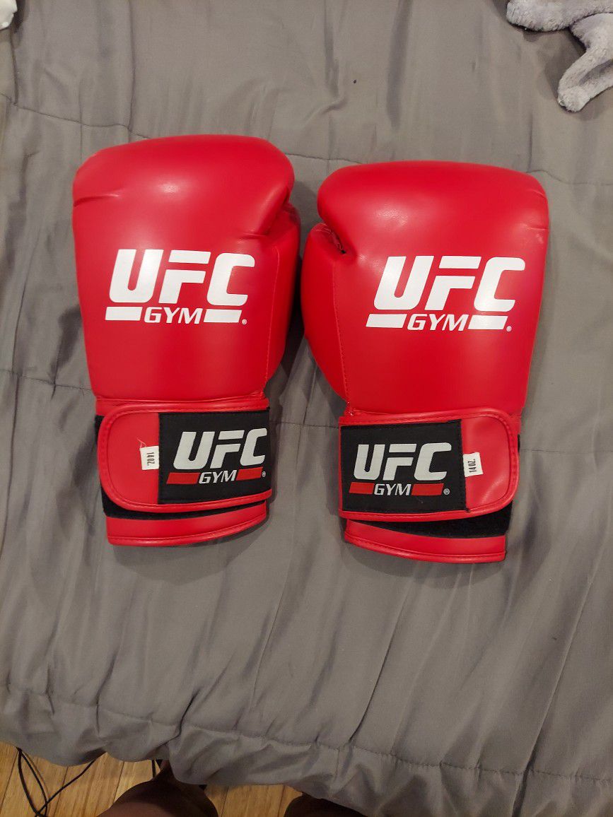 UFC Gym Gloves 14oz Red