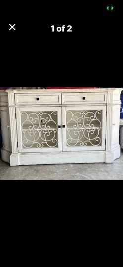 Hutch/TV/ Entertainment Stand