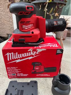 Milwaukee M18 sheet sander