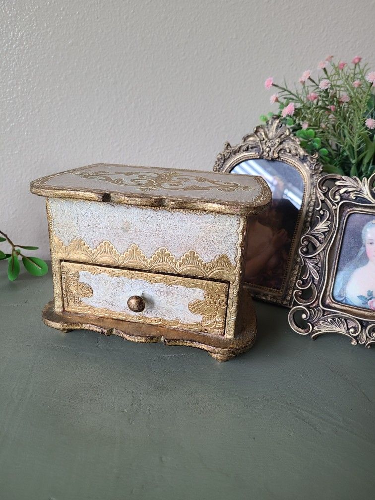 Small vintage florantine jewelry box made in Italy