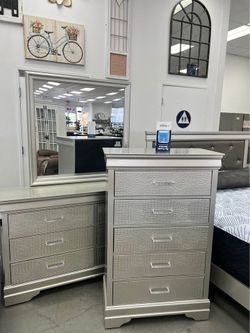 4 Pcs Queen Bedroom Set with Mattress and Box Spring Included!