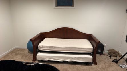 Title: Wood Daybed with Pull-Out Trundle & Two Mattresses